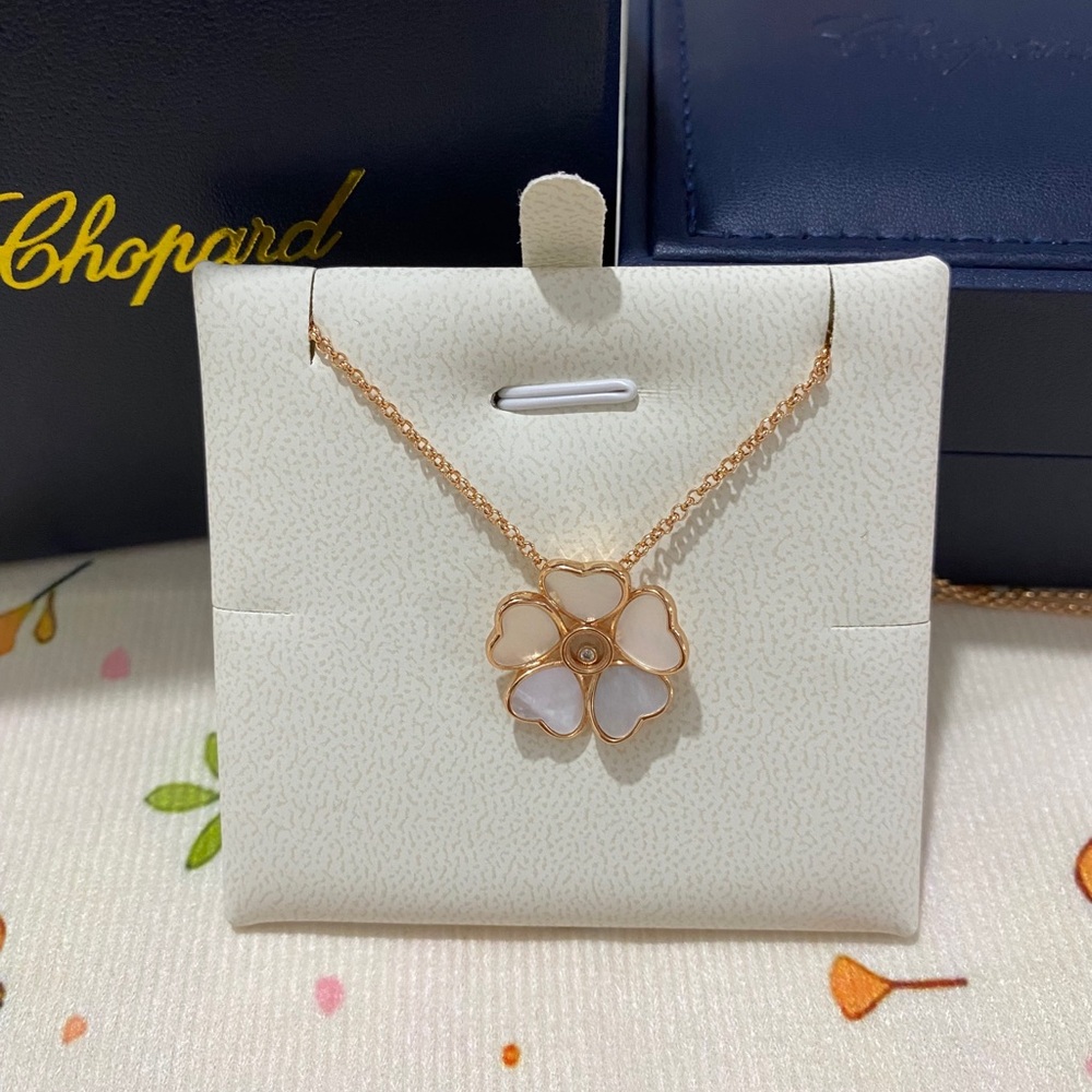 Chopard Women's Rose Gold Flower Pendant Necklace with White Mother-of-Pearl